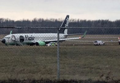 加拿大一架载有140人飞机降落时意外冲出跑道