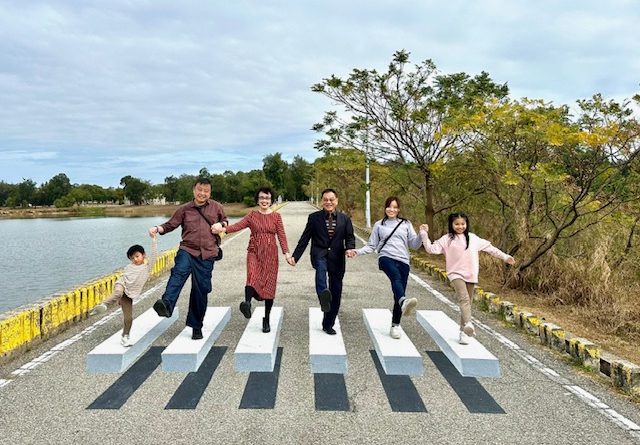 步履山河  岁华逐梦