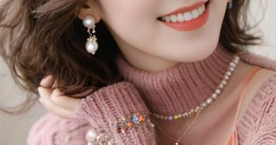 王蕙心的点评和评论艺术——以《二十五支光的夜晚——读东瑞老师小小说有感》为例